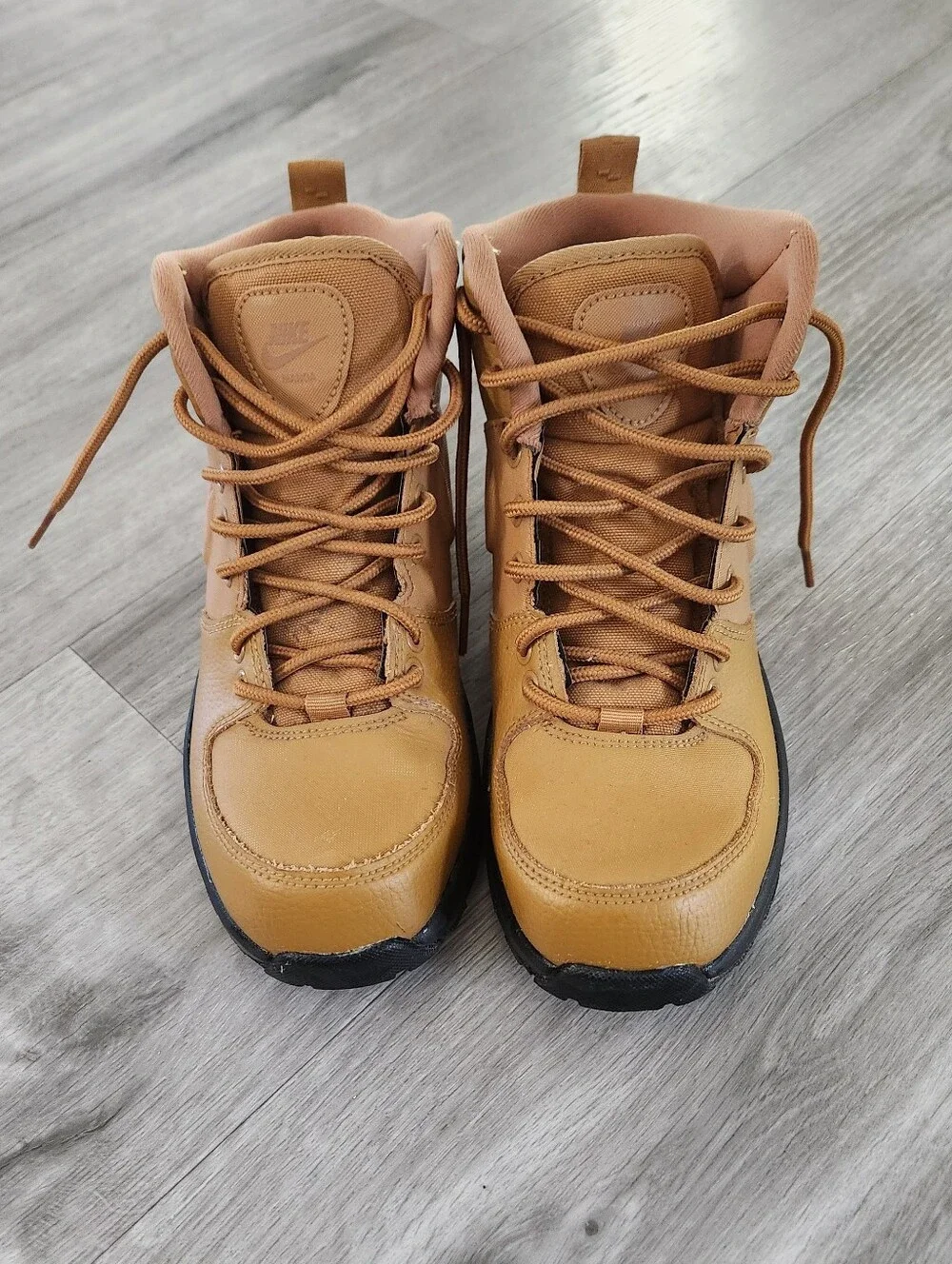 Nike Manoa LTR hiking boots Big Kids Size 4Y Wheat/black
